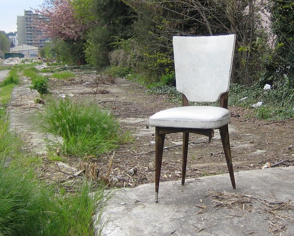 http://www.thbz.org/bloc-notes/archives/images/ceinture-chaise.jpg