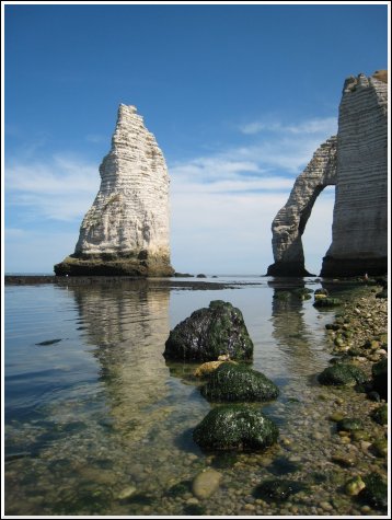 http://www.thbz.org/images/france/etretat2008/aiguille-arche-1.jpg