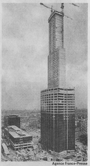 http://www.thbz.org/images/tour-montparnasse-construction.jpg